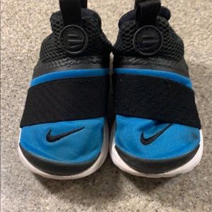 Size 7 toddler Nike tennis shoes
